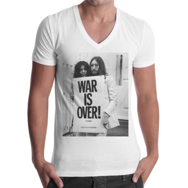 T-Shirt Uomo Scollo V WAR IS OVER 1 T-Shirt Uomo Scollo V WAR IS OVER